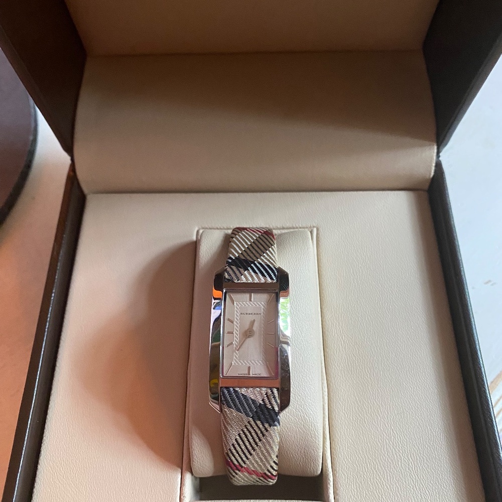 NWOT Burberry Pioneer  Ladies Watch